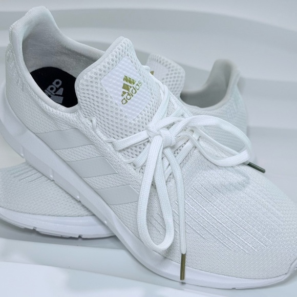 Women's Swift Run 1.0
adidas Top Sneakers - Picture 5 of 8